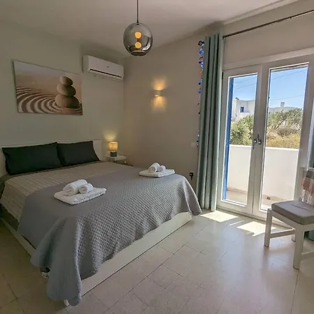 Comfortable 2-bedroom With Balcony & Port View Apartment *