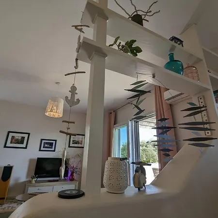 Comfortable 2-bedroom With Balcony & Port View *
