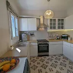 Apartmán Comfortable 2-bedroom With Balcony & Port View Adamantas (Milos)