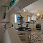 Comfortable 2-bedroom With Balcony & Port View *