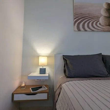 Apartmán Comfortable 2-bedroom With Balcony & Port View