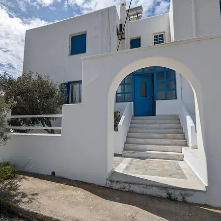 Comfortable 2-bedroom With Balcony & Port View *