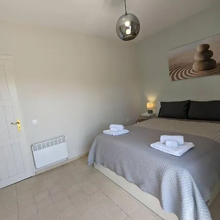 Comfortable 2-bedroom With Balcony & Port View Adamantas (Milos)
