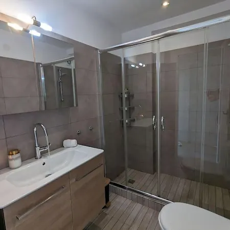 Comfortable 2-bedroom With Balcony & Port View Adamantas (Milos)