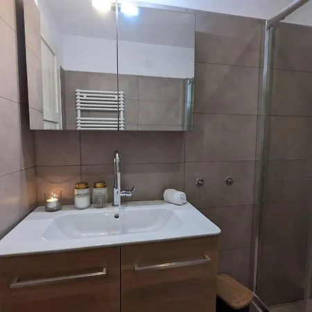 Comfortable 2-bedroom With Balcony & Port View Apartmán *