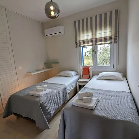 Comfortable 2-bedroom With Balcony & Port View Adamantas (Milos)