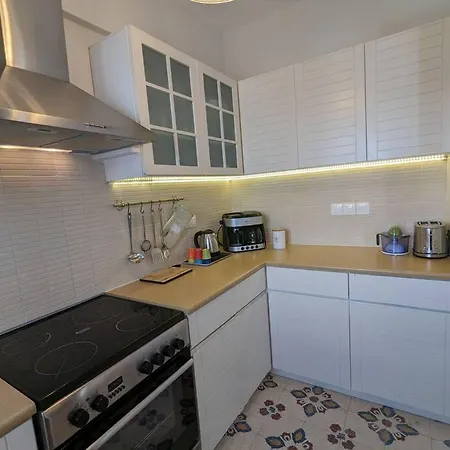 Comfortable 2-bedroom With Balcony & Port View Appartamento Adamantas (Milos)